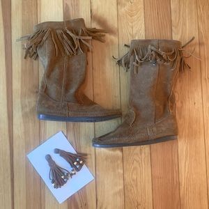 Minnetonka genuine suede fringe boots size 8